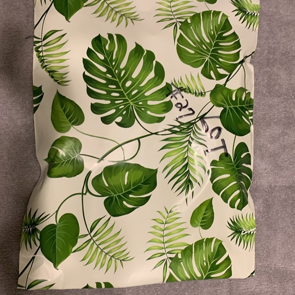 LOT #27 - NWT Levi’s Size 10 Capri’s - Picture 4 of 4